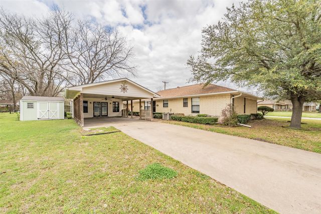 510 S Dallas Street, Kemp, TX 75143