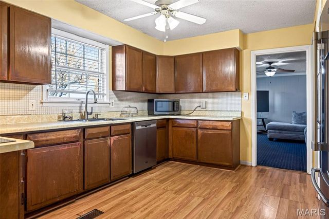 404 Conway Gardens Lane, Creve Coeur, MO 63141