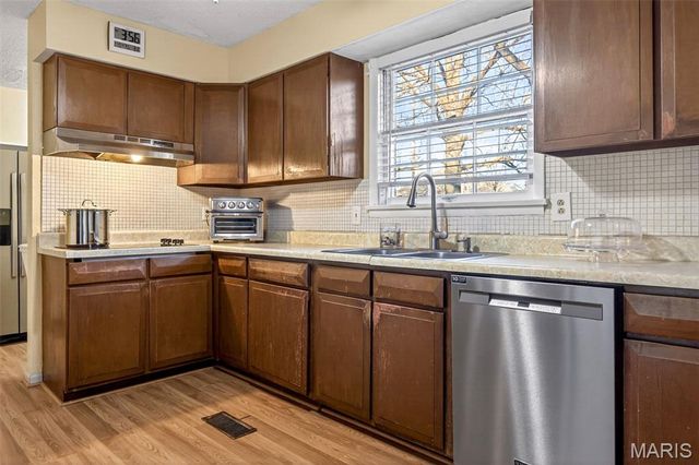 404 Conway Gardens Lane, Creve Coeur, MO 63141