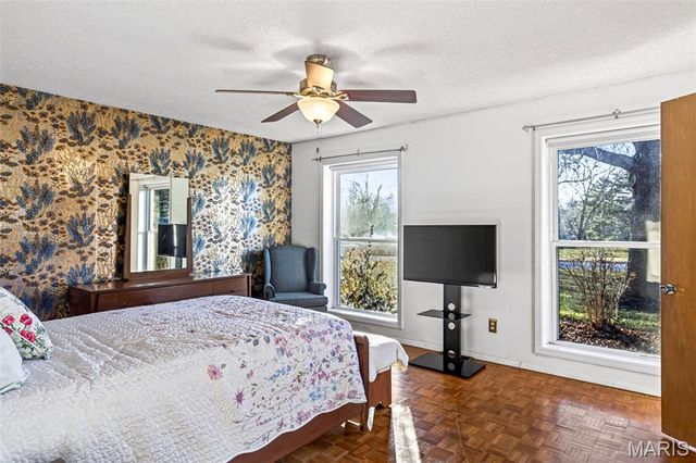 404 Conway Gardens Lane, Creve Coeur, MO 63141