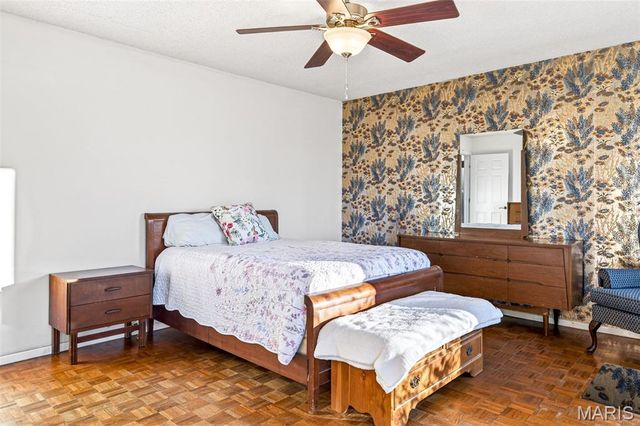 404 Conway Gardens Lane, Creve Coeur, MO 63141