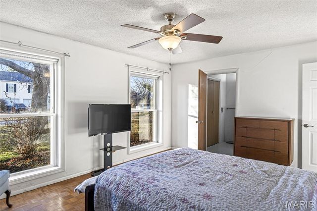 404 Conway Gardens Lane, Creve Coeur, MO 63141