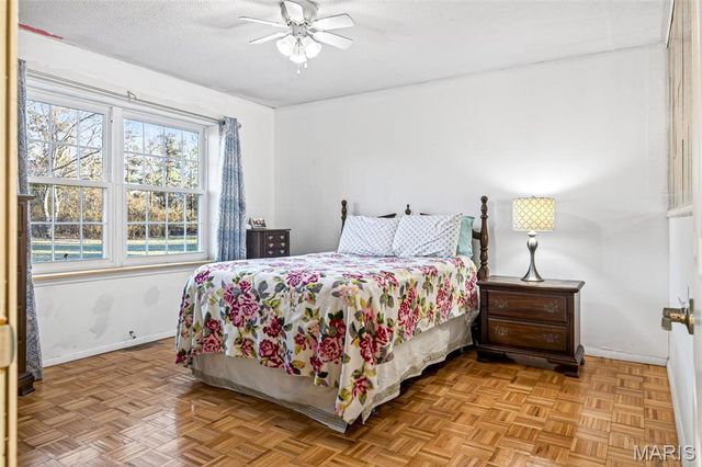 404 Conway Gardens Lane, Creve Coeur, MO 63141