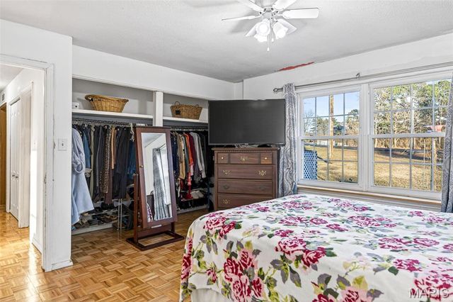 404 Conway Gardens Lane, Creve Coeur, MO 63141