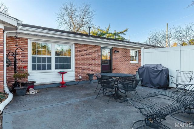 404 Conway Gardens Lane, Creve Coeur, MO 63141