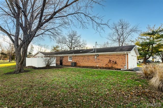 404 Conway Gardens Lane, Creve Coeur, MO 63141