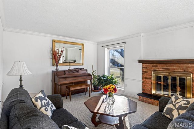 404 Conway Gardens Lane, Creve Coeur, MO 63141