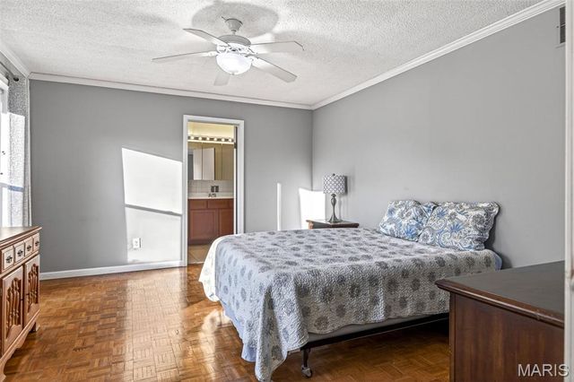 404 Conway Gardens Lane, Creve Coeur, MO 63141