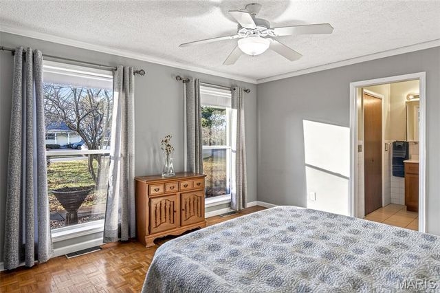 404 Conway Gardens Lane, Creve Coeur, MO 63141