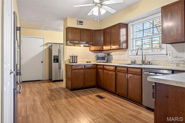 404 Conway Gardens Lane, Creve Coeur, MO 63141