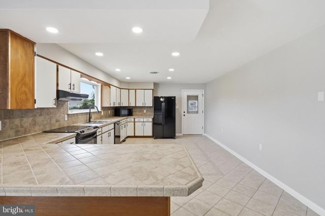 11223 VALLEY RD, Berkeley Springs, WV 25411