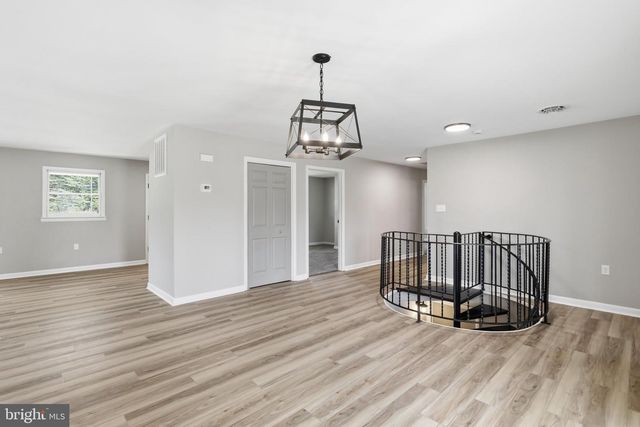 11223 VALLEY RD, Berkeley Springs, WV 25411
