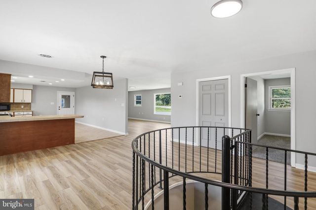11223 VALLEY RD, Berkeley Springs, WV 25411