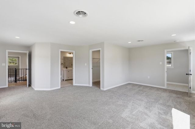 11223 VALLEY RD, Berkeley Springs, WV 25411