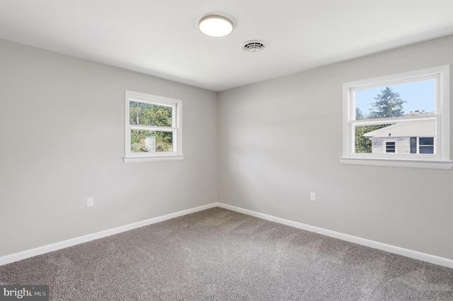 11223 VALLEY RD, Berkeley Springs, WV 25411