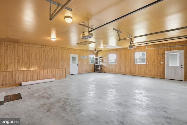 11223 VALLEY RD, Berkeley Springs, WV 25411