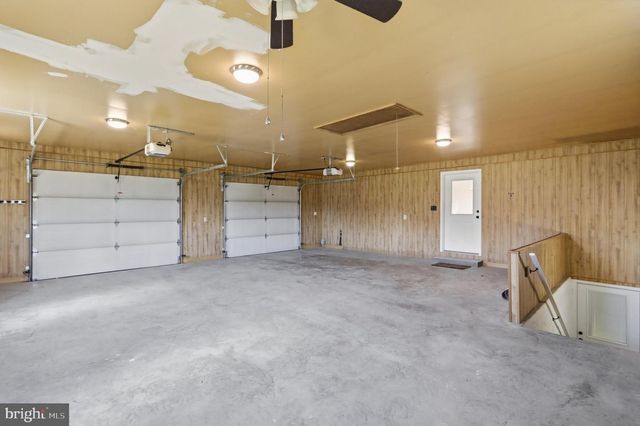 11223 VALLEY RD, Berkeley Springs, WV 25411