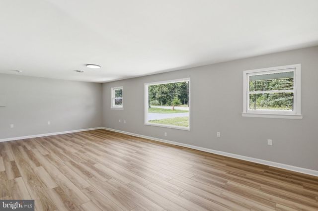 11223 VALLEY RD, Berkeley Springs, WV 25411