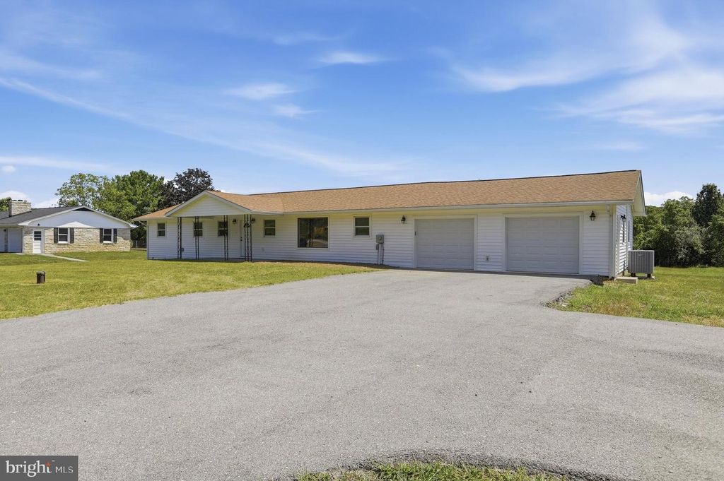 11223 VALLEY RD, Berkeley Springs, WV 25411