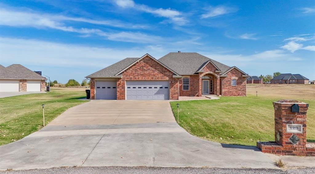 129 Lake Shore Drive, Shawnee, OK 74804