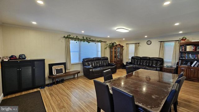 105 SCHEIVERT AVE, Aston, PA 19014
