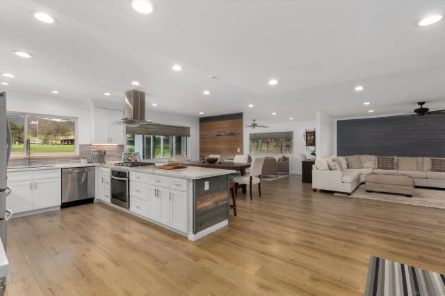 1840 San Pablo Dr, San Marcos, CA 92078