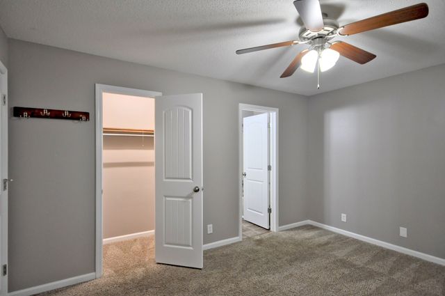 545 Donna Dr, Clarksville, TN 37042