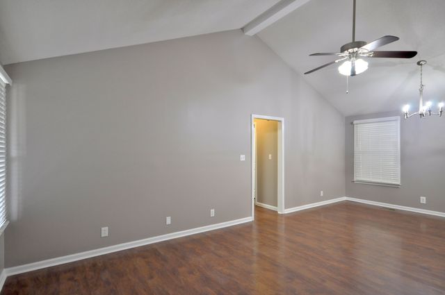 545 Donna Dr, Clarksville, TN 37042