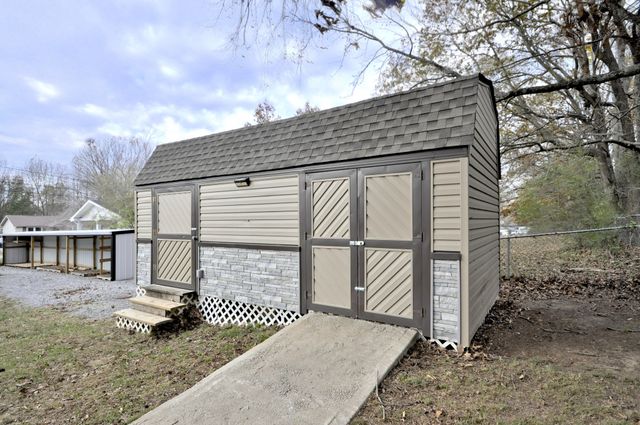 545 Donna Dr, Clarksville, TN 37042
