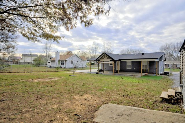 545 Donna Dr, Clarksville, TN 37042