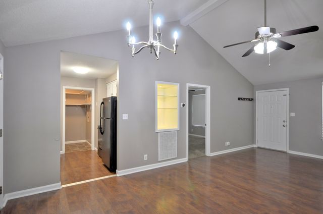 545 Donna Dr, Clarksville, TN 37042