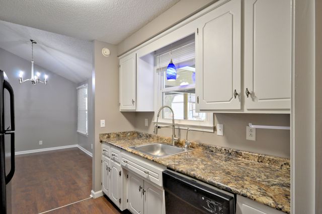 545 Donna Dr, Clarksville, TN 37042