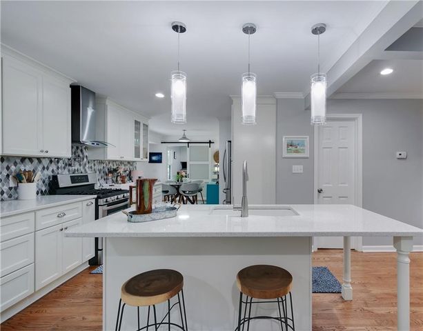 813 Lakeshore Drive, Berkeley Lake, GA 30096