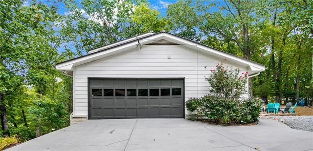 813 Lakeshore Drive, Berkeley Lake, GA 30096