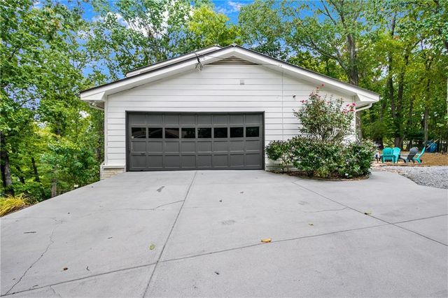 813 Lakeshore Drive, Berkeley Lake, GA 30096