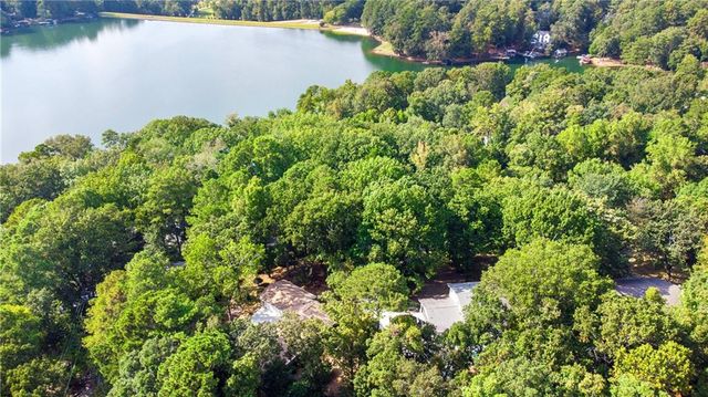 813 Lakeshore Drive, Berkeley Lake, GA 30096