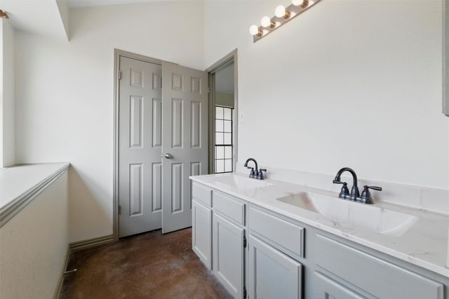 734 Lemons Street, Cedar Hill, TX 75104