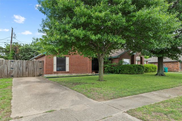 734 Lemons Street, Cedar Hill, TX 75104