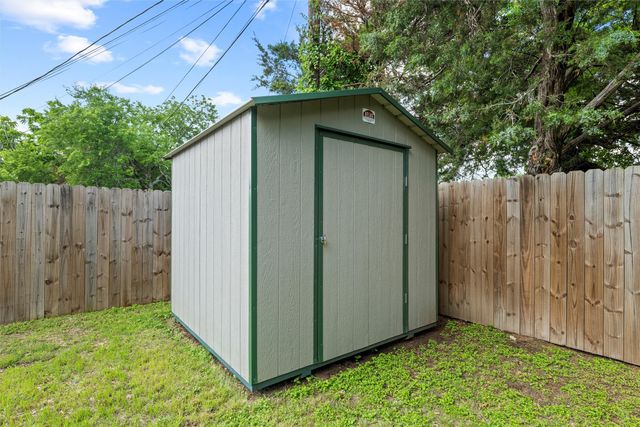 734 Lemons Street, Cedar Hill, TX 75104