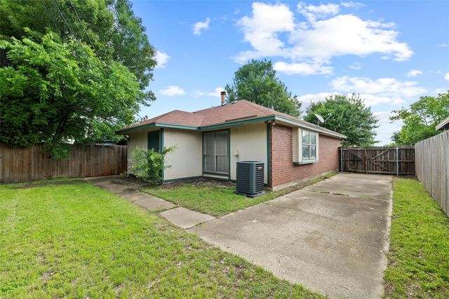 734 Lemons Street, Cedar Hill, TX 75104