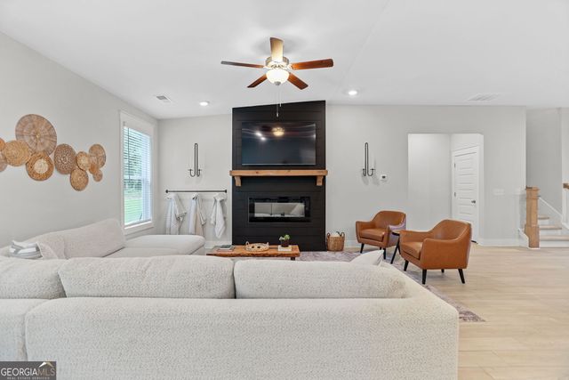 96 Whites Pond Road, Moreland, GA 30259
