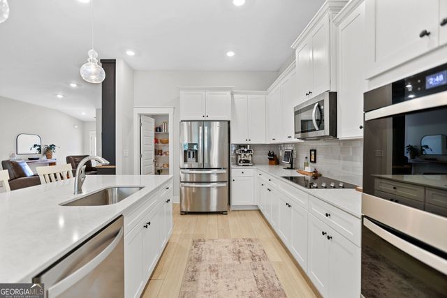96 Whites Pond Road, Moreland, GA 30259