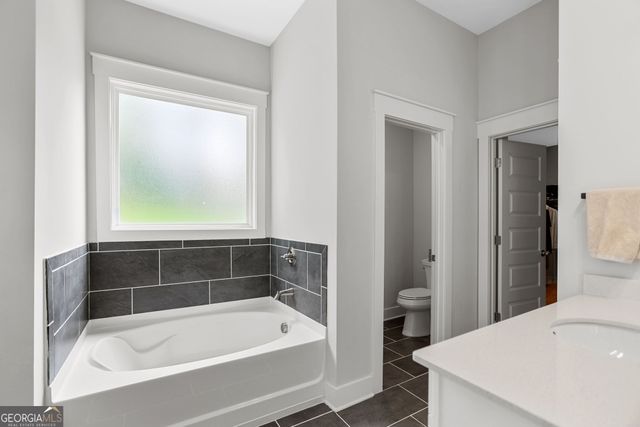 96 Whites Pond Road, Moreland, GA 30259