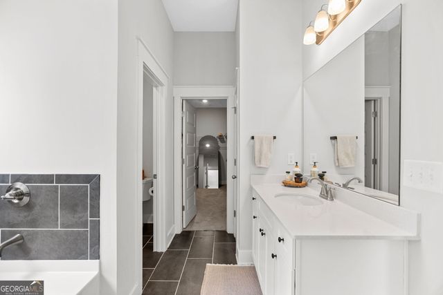 96 Whites Pond Road, Moreland, GA 30259