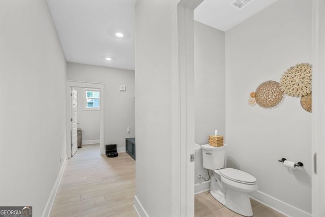 96 Whites Pond Road, Moreland, GA 30259