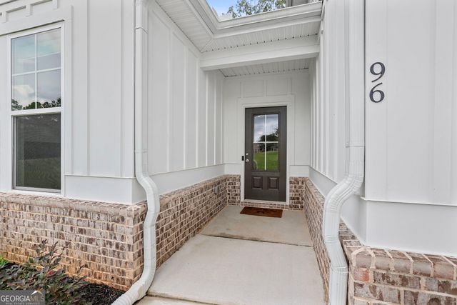 96 Whites Pond Road, Moreland, GA 30259