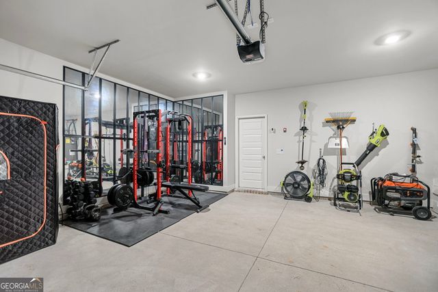 96 Whites Pond Road, Moreland, GA 30259