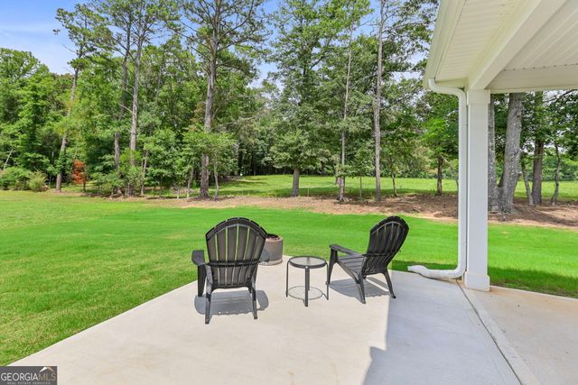 96 Whites Pond Road, Moreland, GA 30259