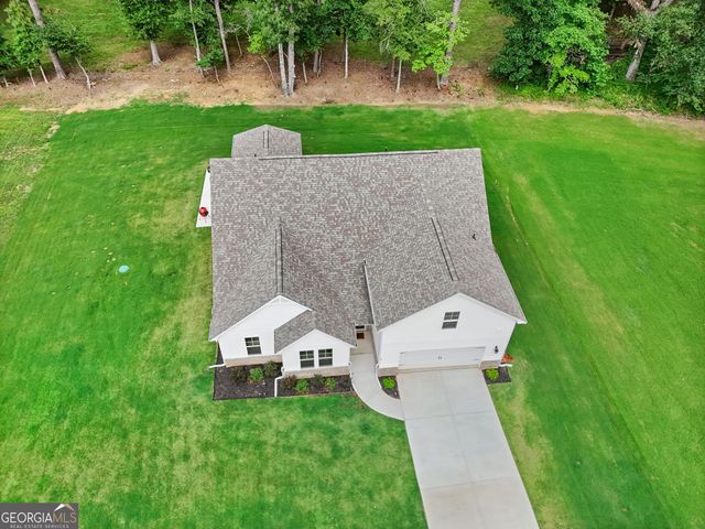 96 Whites Pond Road, Moreland, GA 30259