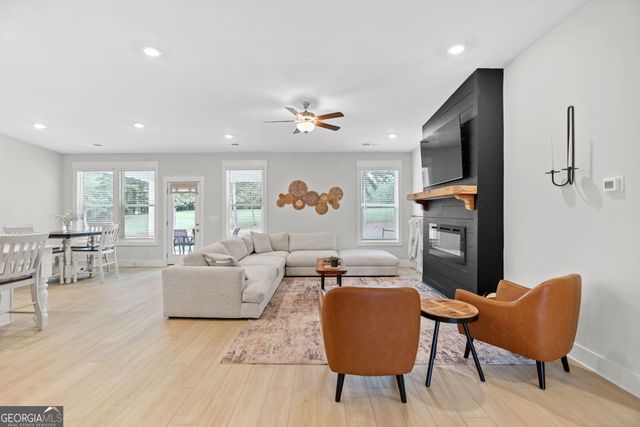 96 Whites Pond Road, Moreland, GA 30259